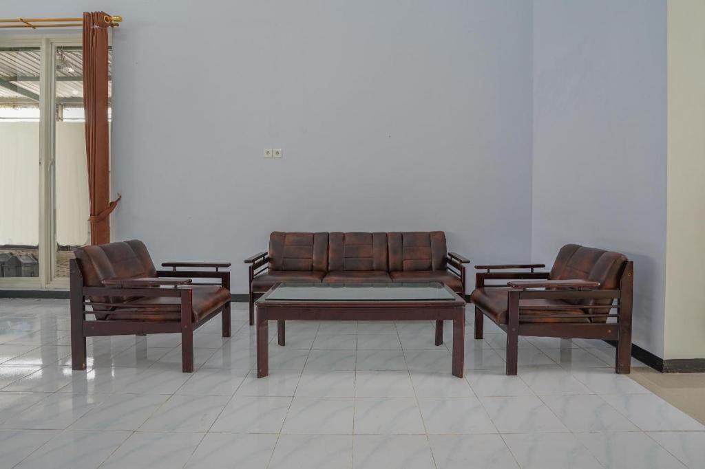 Oyo 477 Raka Residence Syariah Purwoharjo Banyuwangi Banyuwangi  Exteriér fotografie