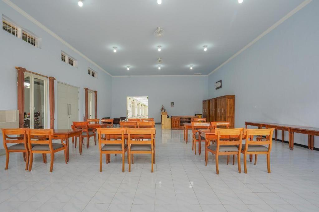 Oyo 477 Raka Residence Syariah Purwoharjo Banyuwangi Banyuwangi  Exteriér fotografie