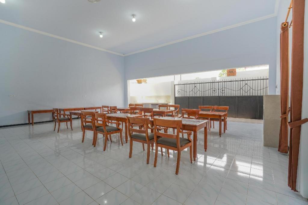 Oyo 477 Raka Residence Syariah Purwoharjo Banyuwangi Banyuwangi  Exteriér fotografie